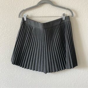 Zara Pleated Mini Skirt Size Large